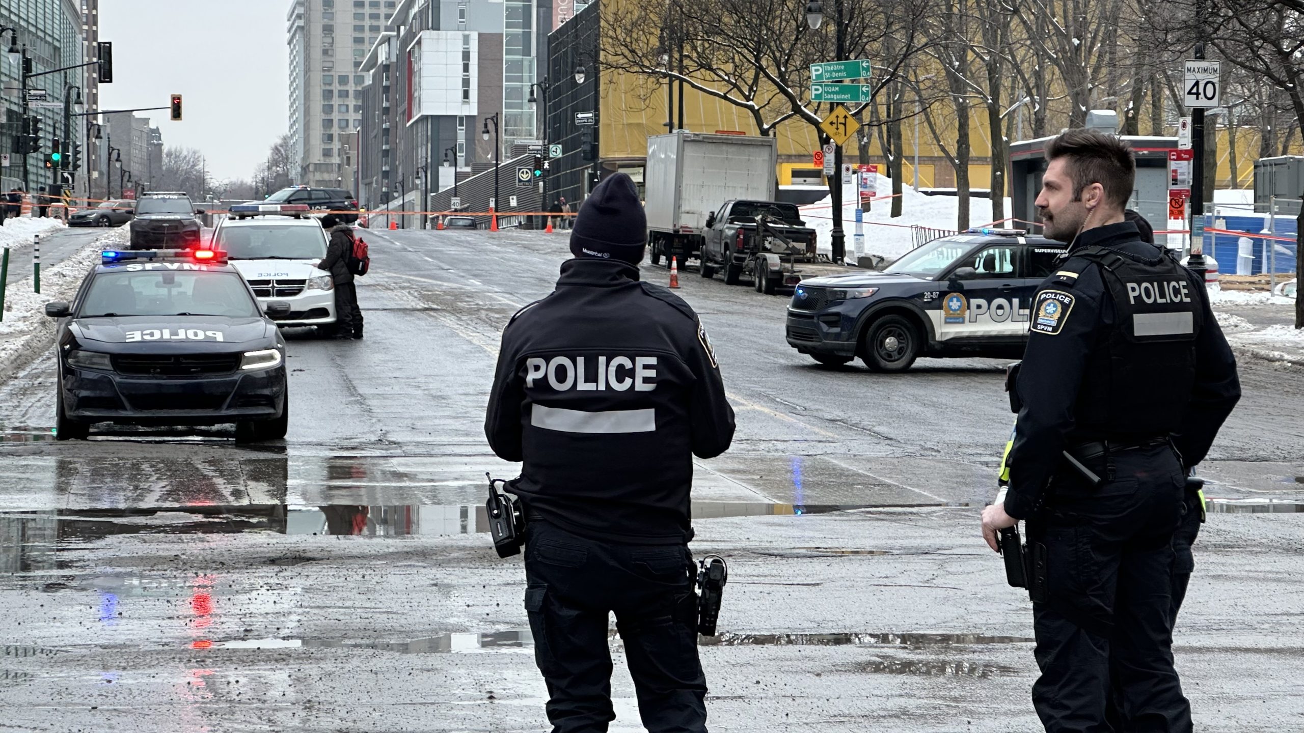 Man with knife arrested in Montreal after police stand off