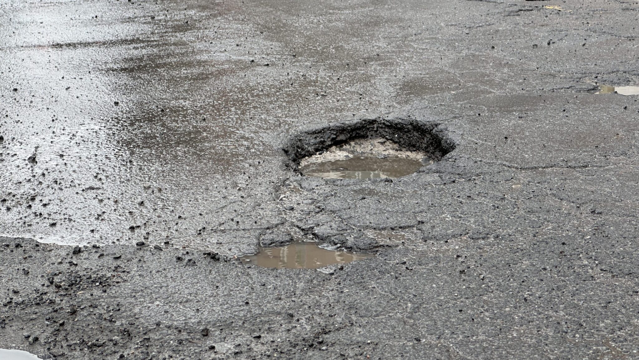 Montreal Tackles Pothole Crisis with New Funding and Citizen Engagement — image 5